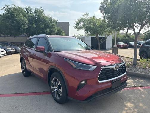 2024 Toyota Highlander XLE