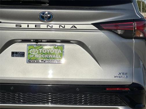 2021 Toyota Sienna XSE 7 Passenger