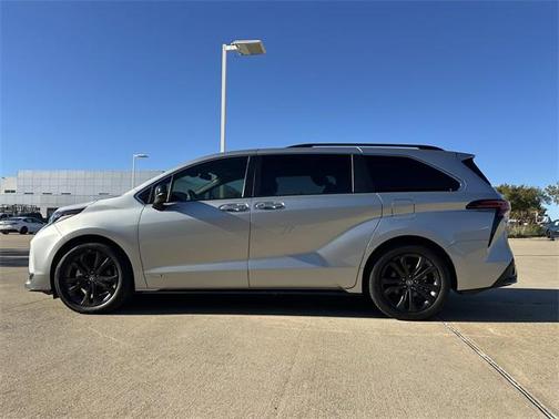 2021 Toyota Sienna XSE 7 Passenger