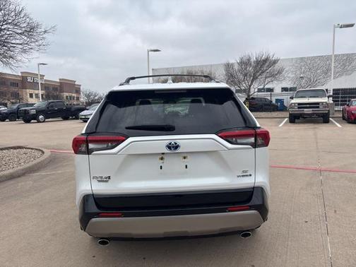 2023 Toyota RAV4 Hybrid SE