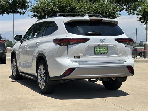 2025 Toyota Highlander Hybrid Platinum