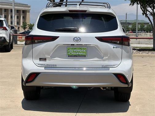 2025 Toyota Highlander Hybrid Platinum