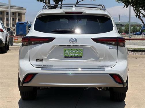 2025 Toyota Highlander Hybrid Platinum