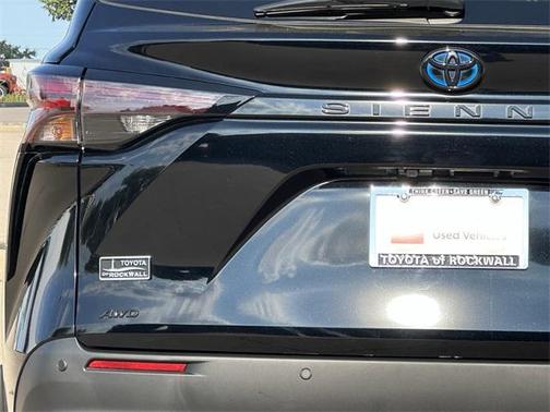 2024 Toyota Sienna Woodland Edition