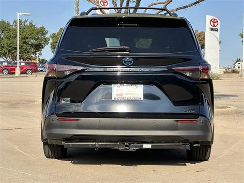 2024 Toyota Sienna Woodland Edition