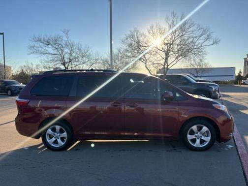 2017 Toyota Sienna LE
