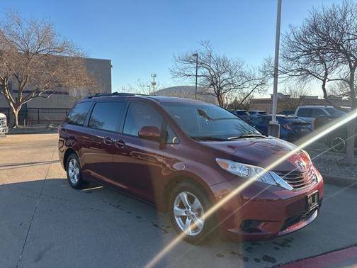 2017 Toyota Sienna LE