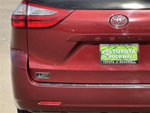 2017 Toyota Sienna LE