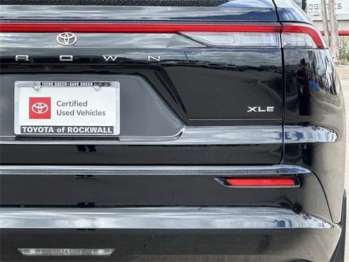 2025 Toyota Crown Signia XLE