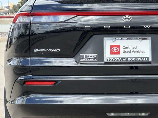 2025 Toyota Crown Signia XLE