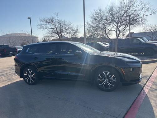 2025 Toyota Crown Signia XLE