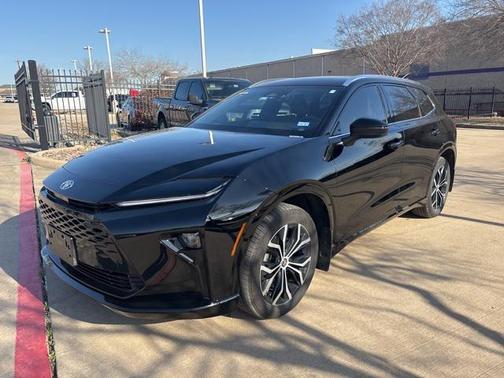 2025 Toyota Crown Signia XLE