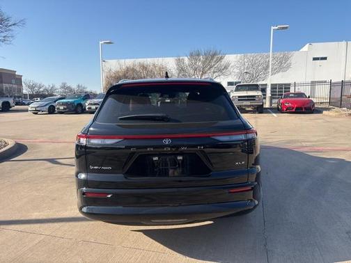 2025 Toyota Crown Signia XLE