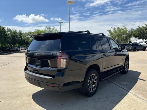 2023 Chevrolet Suburban 4WD Z71