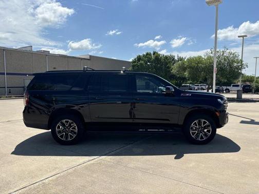 2023 Chevrolet Suburban 4WD Z71