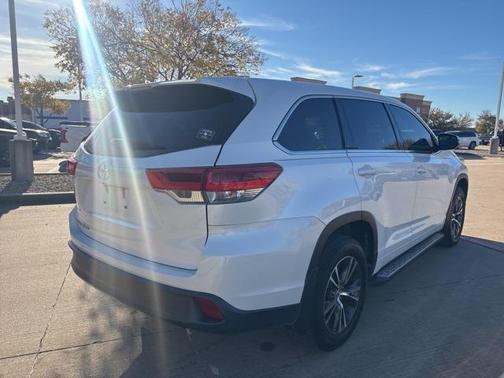 2018 Toyota Highlander LE