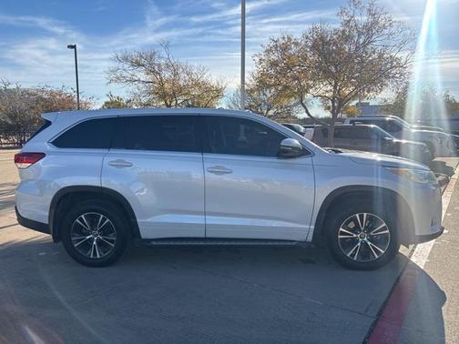 2018 Toyota Highlander LE