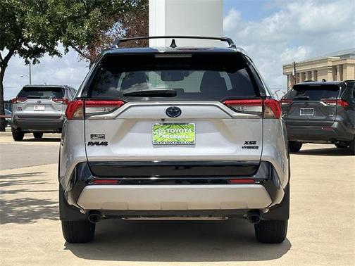 2023 Toyota RAV4 Hybrid SE