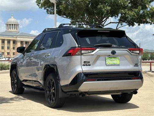 2023 Toyota RAV4 Hybrid SE