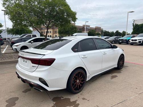 Snow White Pearl 2023 Kia Forte GT