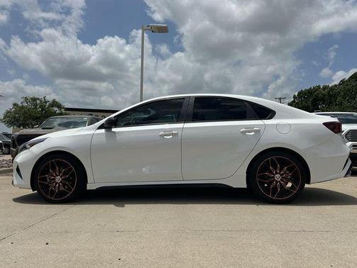 Snow White Pearl 2023 Kia Forte GT