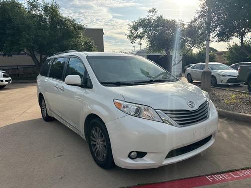 2017 Toyota Sienna XLE