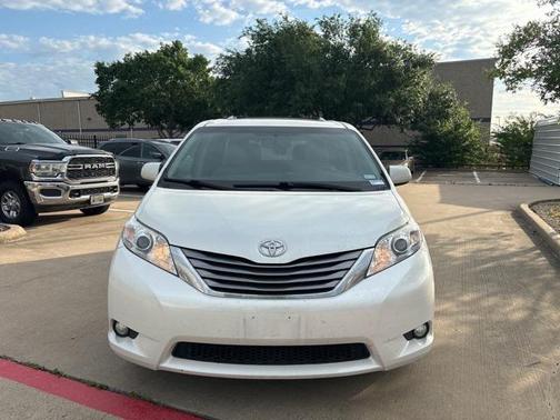 2017 Toyota Sienna XLE