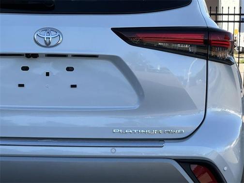 2025 Toyota Highlander Platinum