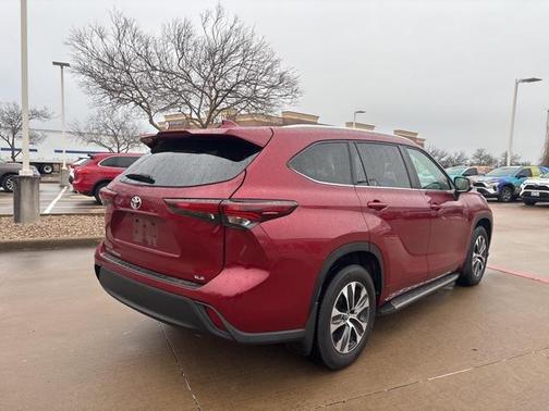 2024 Toyota Highlander XLE