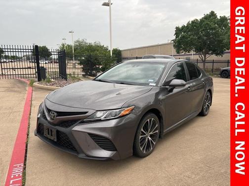 2020 Toyota Camry SE