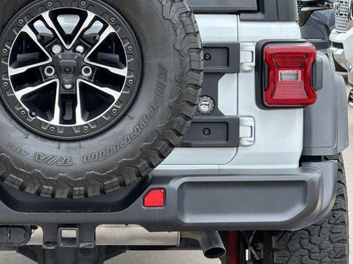 Bright White Clearcoat 2024 Jeep Wrangler Rubicon