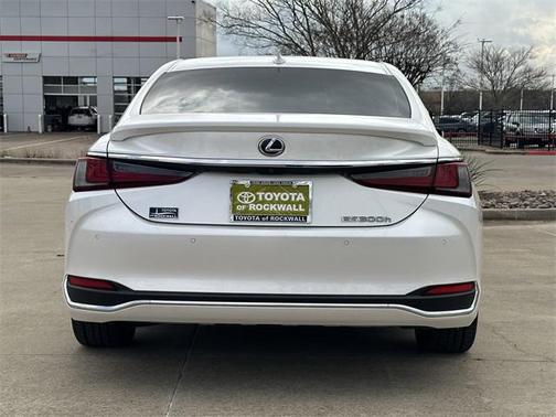 2021 Lexus ES 300h Luxury