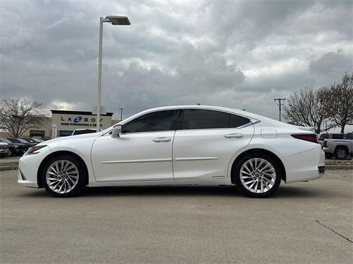 2021 Lexus ES 300h Luxury