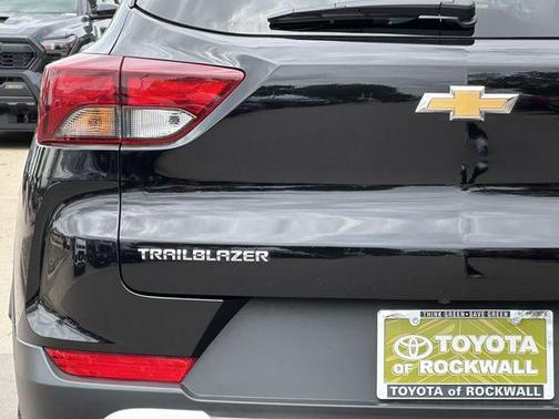 Mosaic Black Metallic 2026 Chevrolet Trailblazer LT