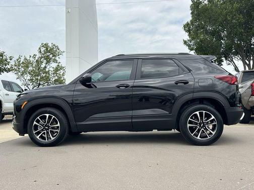 Mosaic Black Metallic 2026 Chevrolet Trailblazer LT