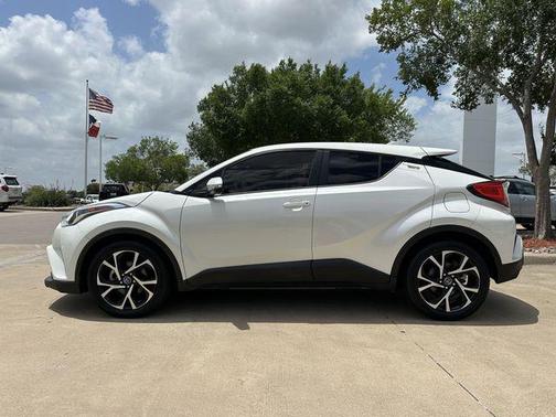 Blizzard Pearl 2018 Toyota C-HR XLE