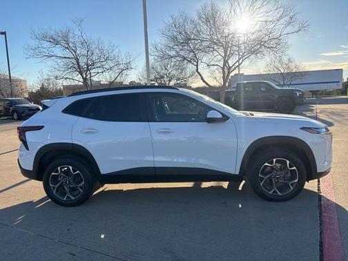 2024 Chevrolet Trax LT