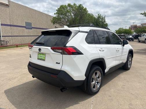 Ice Cap 2025 Toyota RAV4 XLE