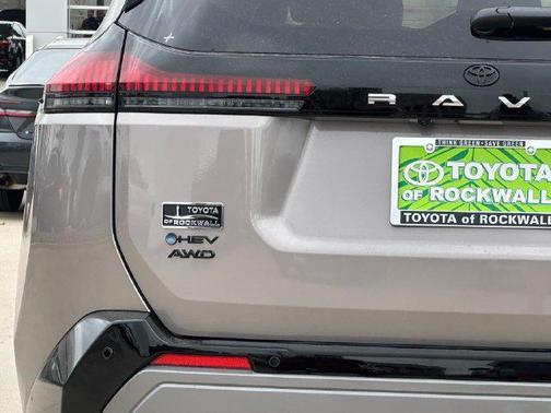 02sq 2026 Toyota RAV4 SE