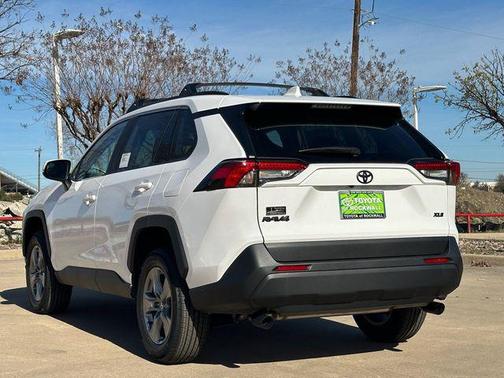 Ice 2025 Toyota RAV4 XLE