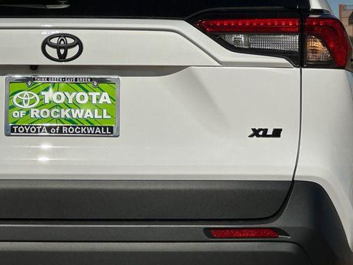 Ice 2025 Toyota RAV4 XLE