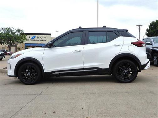 2023 Nissan Kicks SR