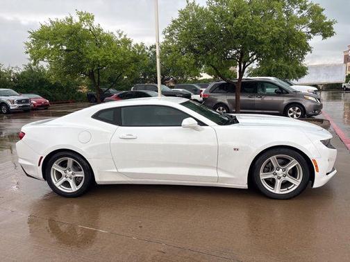 Summit White 2019 Chevrolet Camaro 1LT