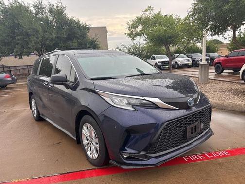 2023 Toyota Sienna XSE 7 Passenger