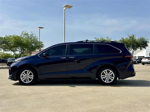 2023 Toyota Sienna XSE 7 Passenger