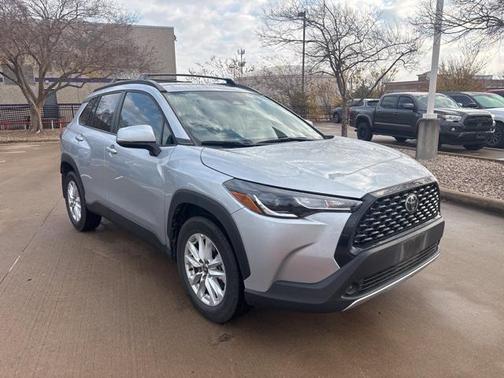 2024 Toyota Corolla Cross LE