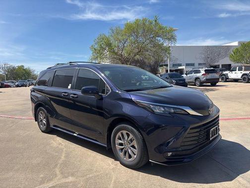 2025 Toyota Sienna XLE