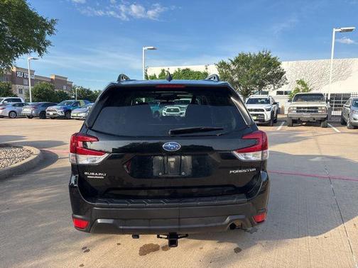 Crystal Black Silica 2023 Subaru Forester Premium
