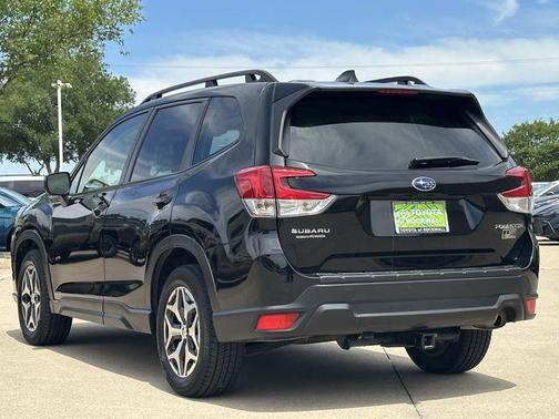 Crystal Black Silica 2023 Subaru Forester Premium