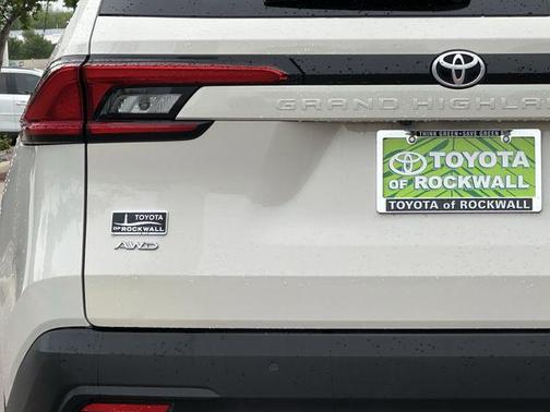 Coastal Cream 2024 Toyota Grand Highlander Limited